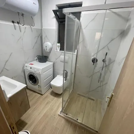 Apartament Cheap , 10 Meters From